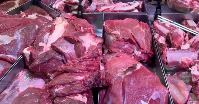 La carne de cerdo fresca leadersa el consumo y presiona a los chacinados