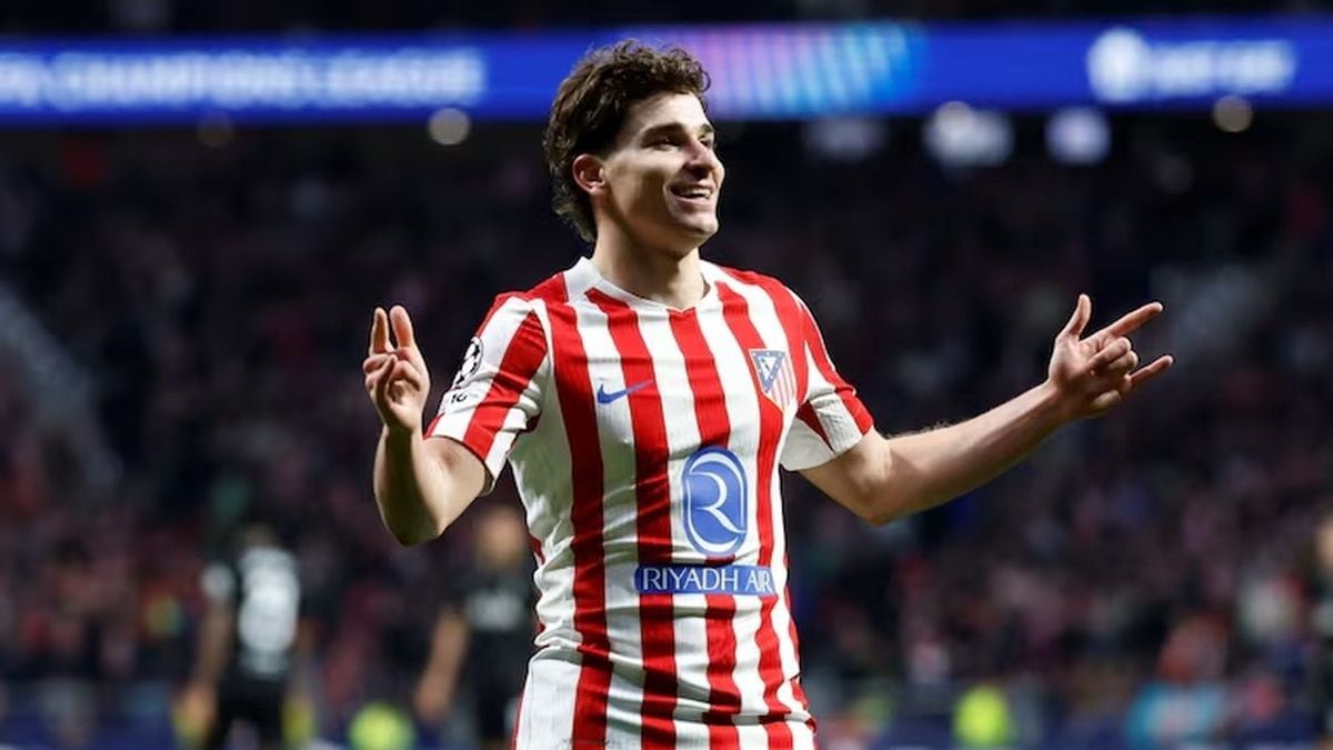 Julián Álvarez destapó al Atlético con un gol de manual y una ovación en el Metropolitano