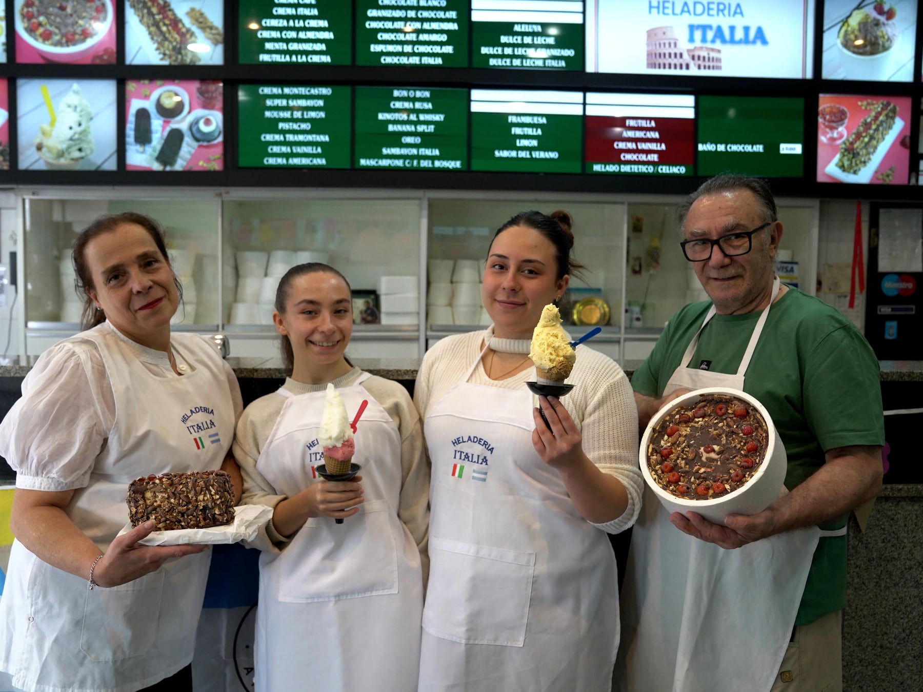 La heladería Italia cumple 60 años en Monte Castro con la misma maquinaria y recetas familiares