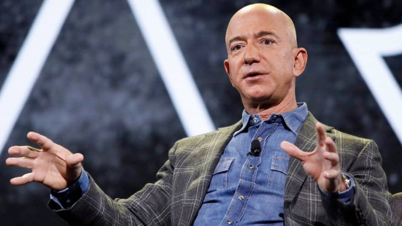 Bezos anticipa una reducción de la carga laboral por el avance de la inteligencia artificial