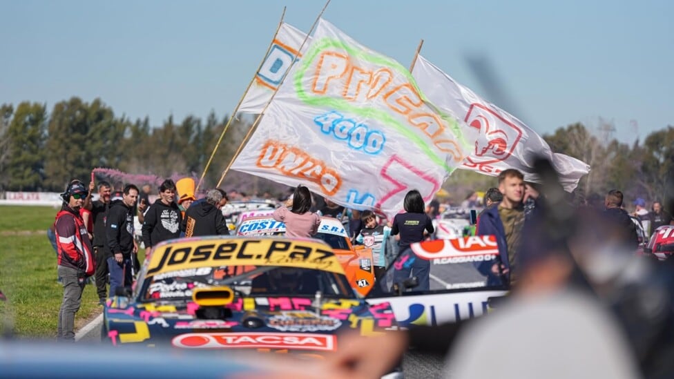 José C. Paz Racing salió de La Plata con doblete y sulla cabeza de las dos<tr|> categorías